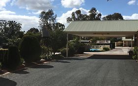 Tuckerbox Motor Inn